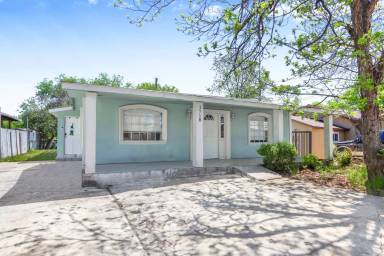 Main picture of 1718 Commercial Ave