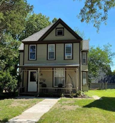 Main picture of 1715 Grand Ave