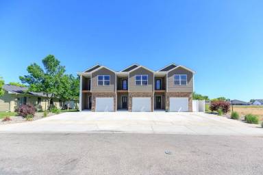 Main picture of 3350 Crater Lake Ave
