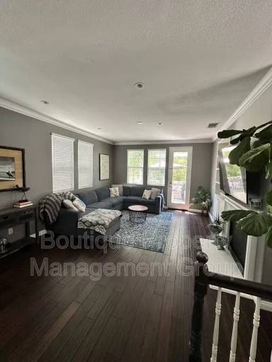 Main picture of 27 Rinehart Rd