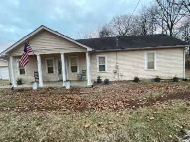 Main picture of 2498 Old Charlotte Pike