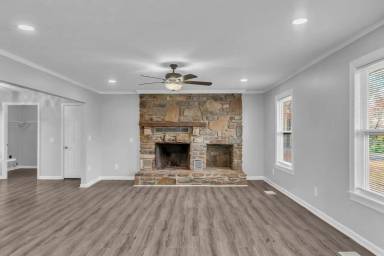 Main picture of 337 Hickory Dr