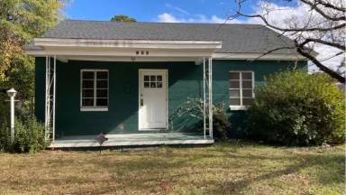 Main picture of 306 Poplar St