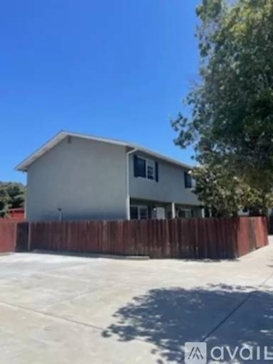 Main picture of 1780 Oriole Ave