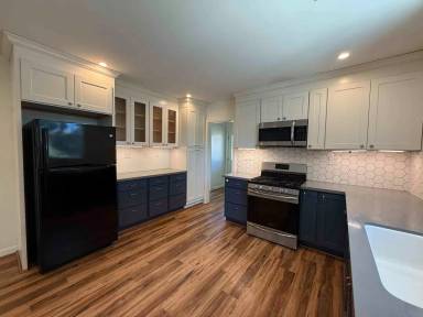 Main picture of 400 Todhunter Ave