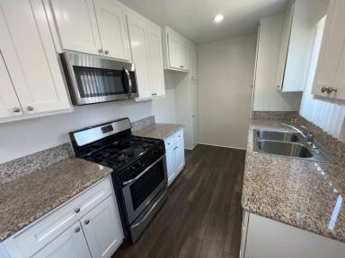 Main picture of 2679 N Frederic St