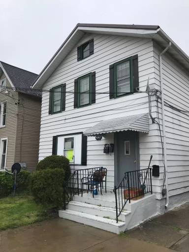 Main picture of 642 W 18th St