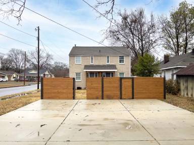 Main picture of 543 4th Ave W