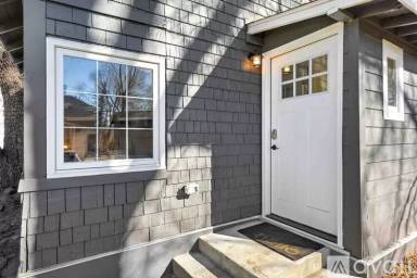 Main picture of 1018 E Platte Ave
