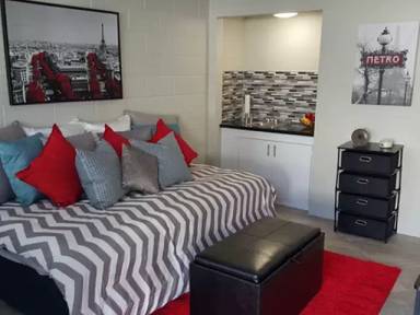 Main picture of The Canvas