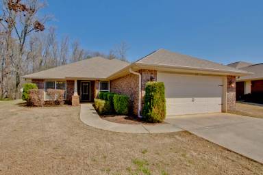 Main picture of 222 Healey Dr