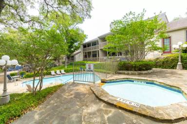 Main picture of 3809 Spicewood Springs Rd