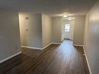 Main picture of 568 W 70th Pl