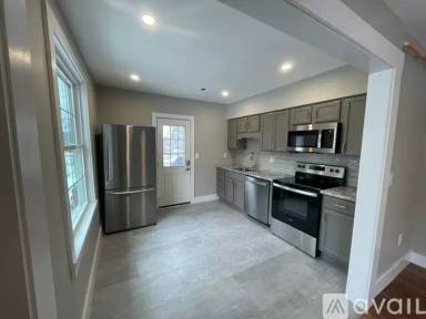 Main picture of 9 Central St