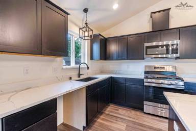 Main picture of 725 W Briar Dr