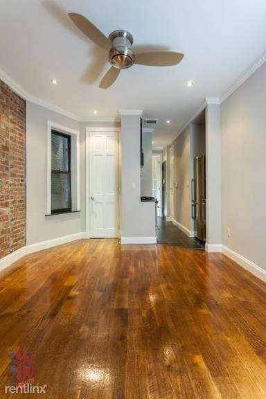 Main picture of 309 E 8th St