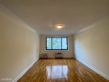 Main picture of 1661 York Ave