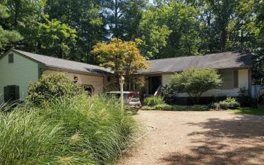 Main picture of 105 Loxley Ln