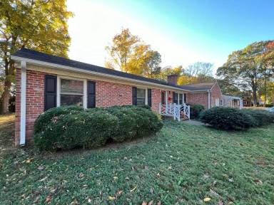 Main picture of 515 Kerry Lake Dr