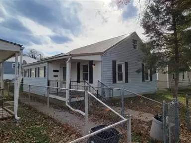 Main picture of 206 2nd Ave