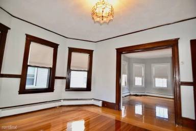 Main picture of 15 Penhallow St