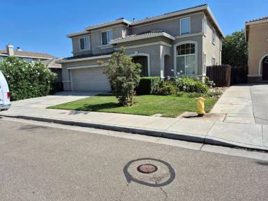 Main picture of 2082 Golden Gate Dr