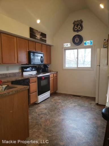 Main picture of 307 1/2 E 16th St