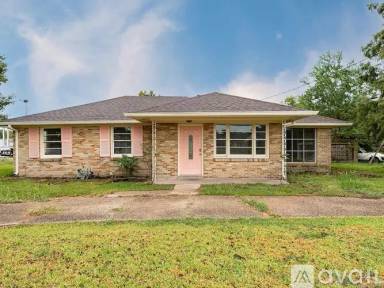 Main picture of 300 Parish Dr