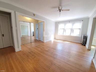 Main picture of 4615 N Lincoln Ave