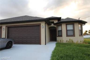 Main picture of 1416 Andalusia Blvd