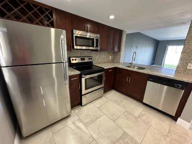 Main picture of Villas At Lakeview