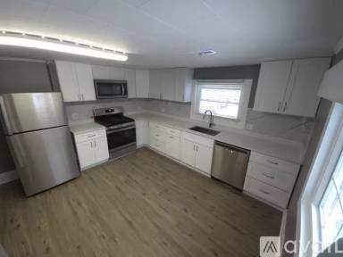 Main picture of 10906 N Woodstock St