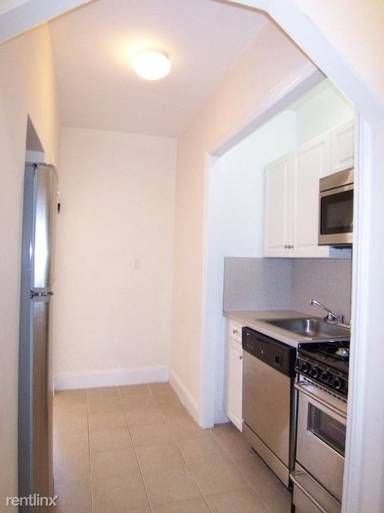 Main picture of 465 W 51st St