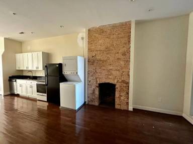 Main picture of 2740 Saint Paul St