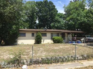 Main picture of 210 Lee Dr