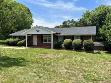Main picture of 370 Farmbrooke Ln