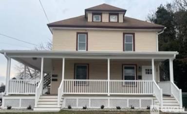 Main picture of 18 Evergreen Ave