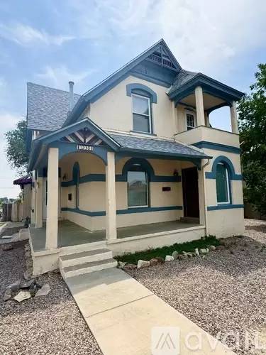 Main picture of 1230 E 10th St