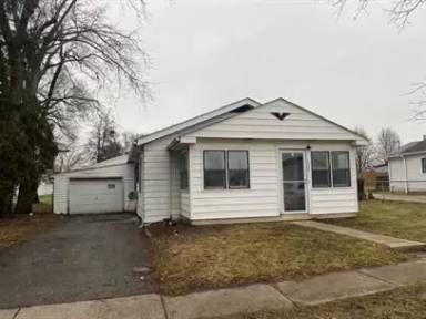 Main picture of 1220 E Second St