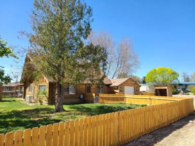 Main picture of 15905 Ellis Ave