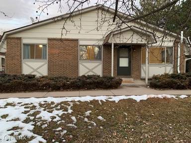 Main picture of 1024 Oxford Ln