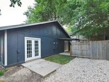 Main picture of 2706 Parker Ln