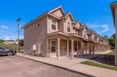 Main picture of 2002 20th St