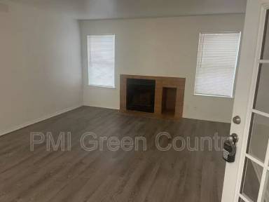 Main picture of 6657 S Victor Ave