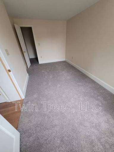 Main picture of 5499 Main St