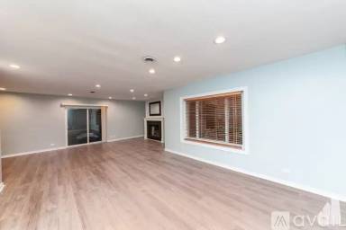 Main picture of 540 W Aldine Ave