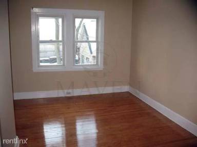 Main picture of 960 Broadway