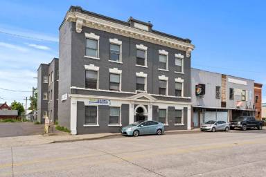 Main picture of 1221 N Monroe St