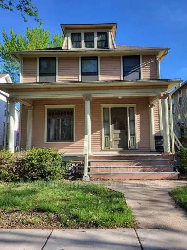 Main picture of 916 SW Munson Ave