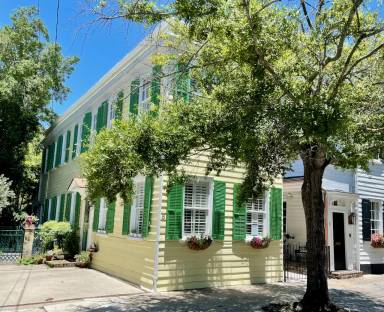 Main picture of 8 Trumbo St